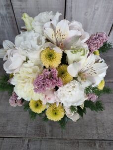 感応寺にお届けしたペット（わんちゃん）供養の供花アレンジメントフラワー