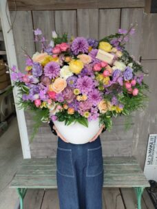 目黒区目黒本町にお届けした誕生日御祝いのフラワーアレンジメント