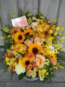 婦人クリニックにお届けした周年御祝いのアレンジメントフラワー