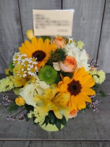 板橋区のラーメン店の開店御祝いにお届けしたアレンジメントフラワー