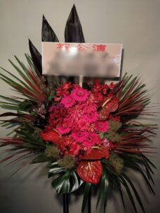 Zepp Shinjuku にお届けした公演お祝いの赤いスタンド花