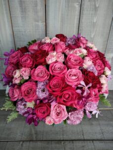 歌舞伎町の飲食店のママの誕生日御祝いのアレンジメントフラワー