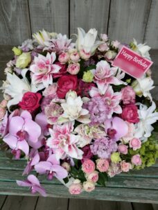 新宿区新宿にお届けした誕生日御祝のアレンジメントフラワー