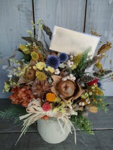 吉祥寺ユメノギャラリーにお届けした個展開催御祝いのドライフラワーアレンジメント