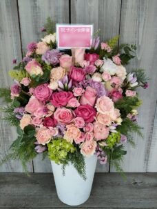 アニメイトアネックス4階のサイン会にお届けした開催御祝のアレンジメント