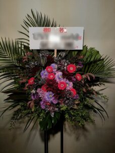 日産スタジアムにお届けした格好良いイメージのスタンド花