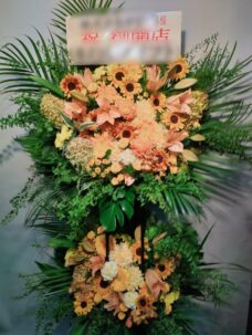 目黒区鷹番（学芸大大学駅）にお届けした開店御祝いのスタンド花2段