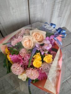 赤坂Bizタワーにお届けした送別の花束　可愛い系