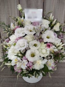 有楽町マリオンの劇場I’M A SHOWにお届けした公演御祝いのアレンジメントフラワー