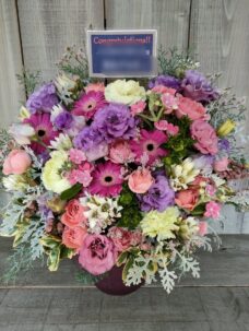 ハイカロリオトメ展示会（渋谷藝術）にお届けした個展開催御祝いの花