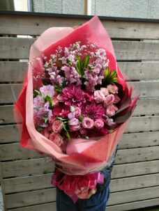 イイノ南青山スタジオにお届けした花束（手渡し花）