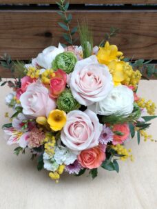 中目黒GTタワーにお届けした退職お祝いのアレンジメントフラワー