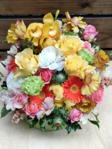 目黒区五本木にお届けした誕生日御祝のアレンジメントフラワー