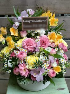 SHIBUYA109にお届けした開店御祝のアレンジメントフラワー