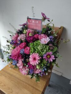 吉祥寺ギャラリーゼノンにお届けした創刊30周年記念の生花アレンジメント