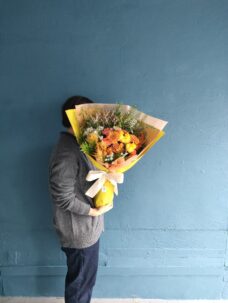 テレビ番組終了時にお渡しする華やかな手渡し花