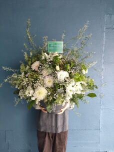 九段南GOTTAにお届けの創刊御祝いのフラワーアレンジメント