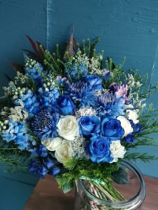 月島スタジオにお届けした撮影時の楽屋花、手渡し花（青色系の花材で）