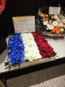 東京ガーデンシアターにお届けしたフランス国旗のアレンジメント