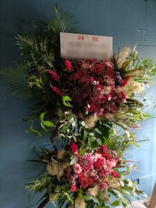 LINE CUBE SHIBUYA （渋谷公会堂）にお届けした赤色系のスタンド花