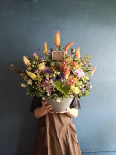 代々木上原のhako galleryにお届けした生花アレンジメント