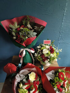 CM撮影用の手渡し花と楽屋花　クリスマスをイメージして